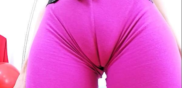  You WONT BELIEVE the ASS on this MILF! And her DEEP CAMELTOE